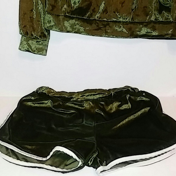 2PC Valour set w/ hoodie & shorts. Green 🌳 - Picture 3 of 5